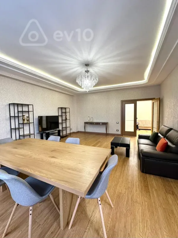 Satılır 4 otaqlı yeni tikili 180 m²
