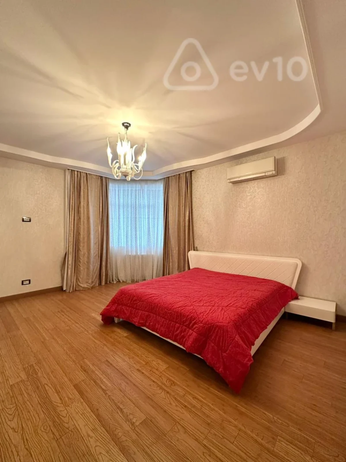 Satılır 4 otaqlı yeni tikili 180 m²