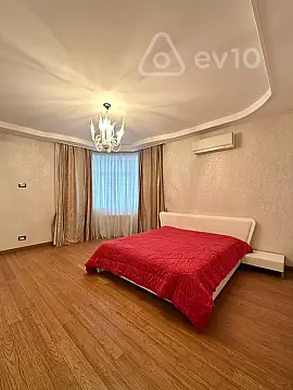 Satılır 4 otaqlı yeni tikili 180 m²