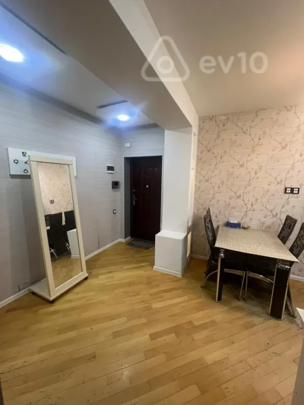 Kirayə verilir 2 otaqlı yeni tikili 80 m²