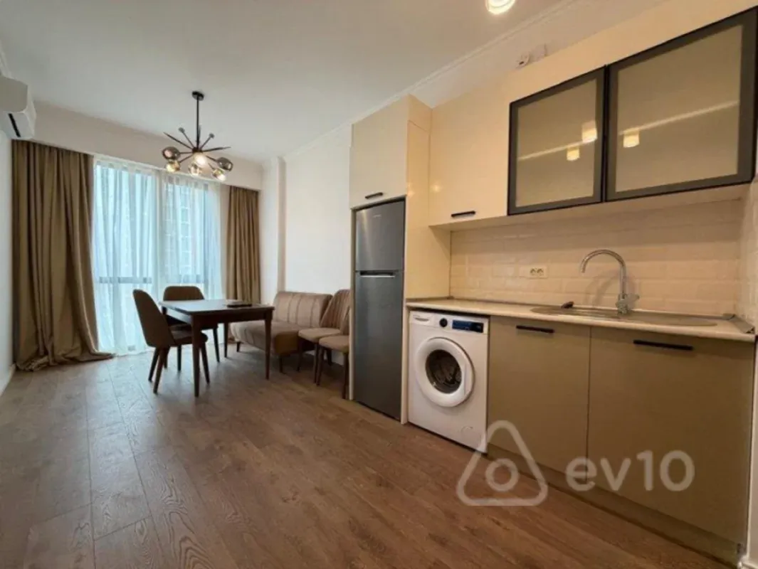 Kirayə verilir 2 otaqlı yeni tikili 80 m²