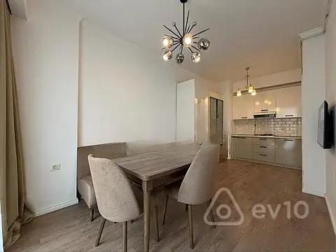 Kirayə verilir 2 otaqlı yeni tikili 80 m²