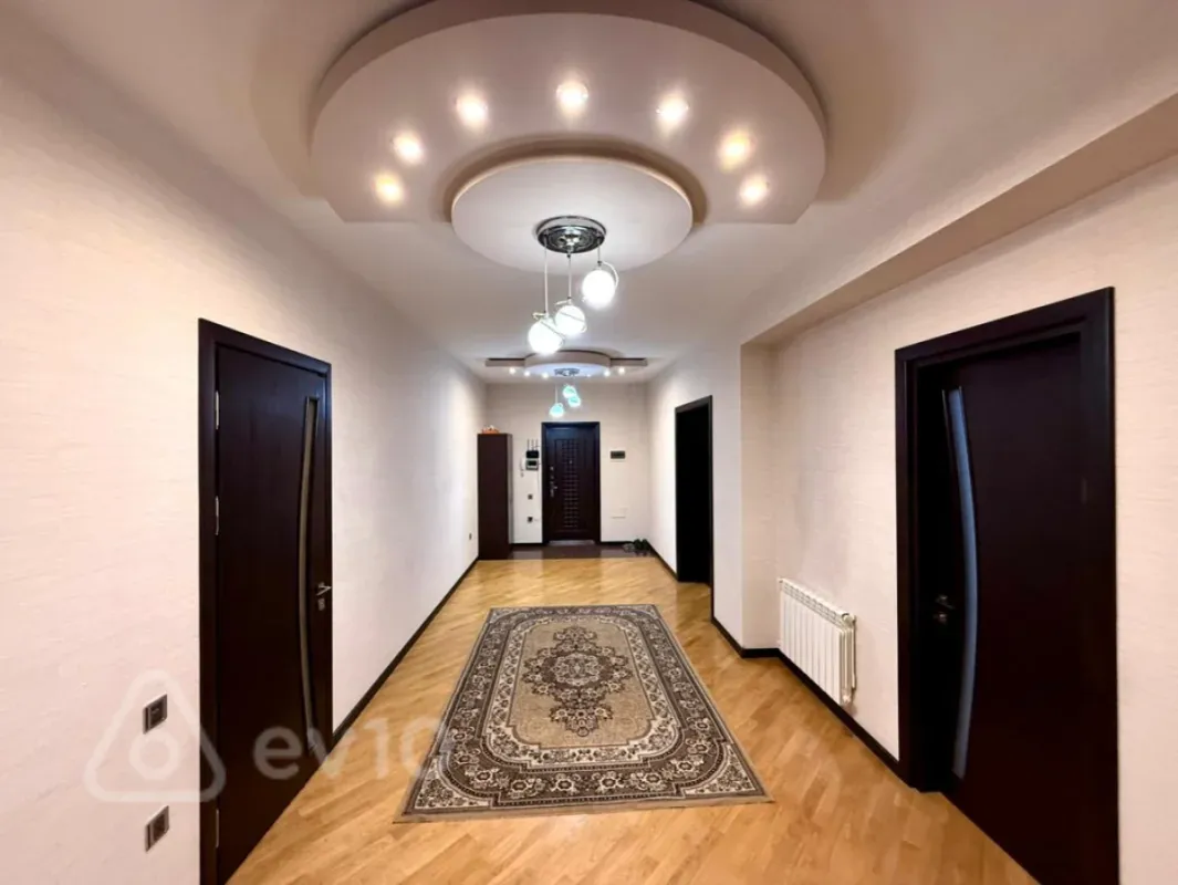 Kirayə verilir 3 otaqlı yeni tikili 135 m²