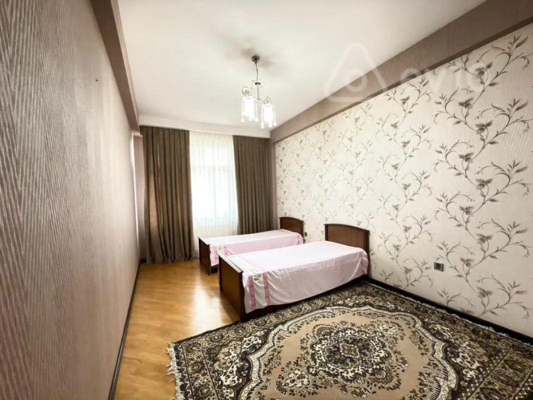 Kirayə verilir 3 otaqlı yeni tikili 135 m²