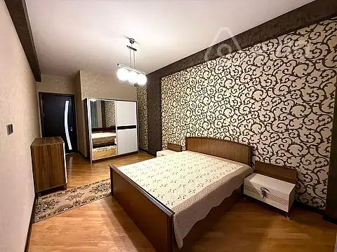 Kirayə verilir 3 otaqlı yeni tikili 135 m²