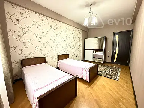 Kirayə verilir 3 otaqlı yeni tikili 135 m²