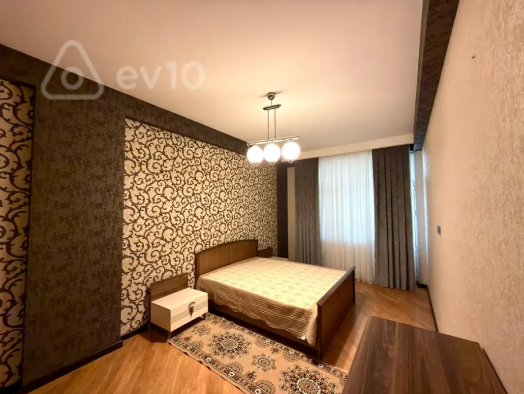Kirayə verilir 3 otaqlı yeni tikili 135 m²