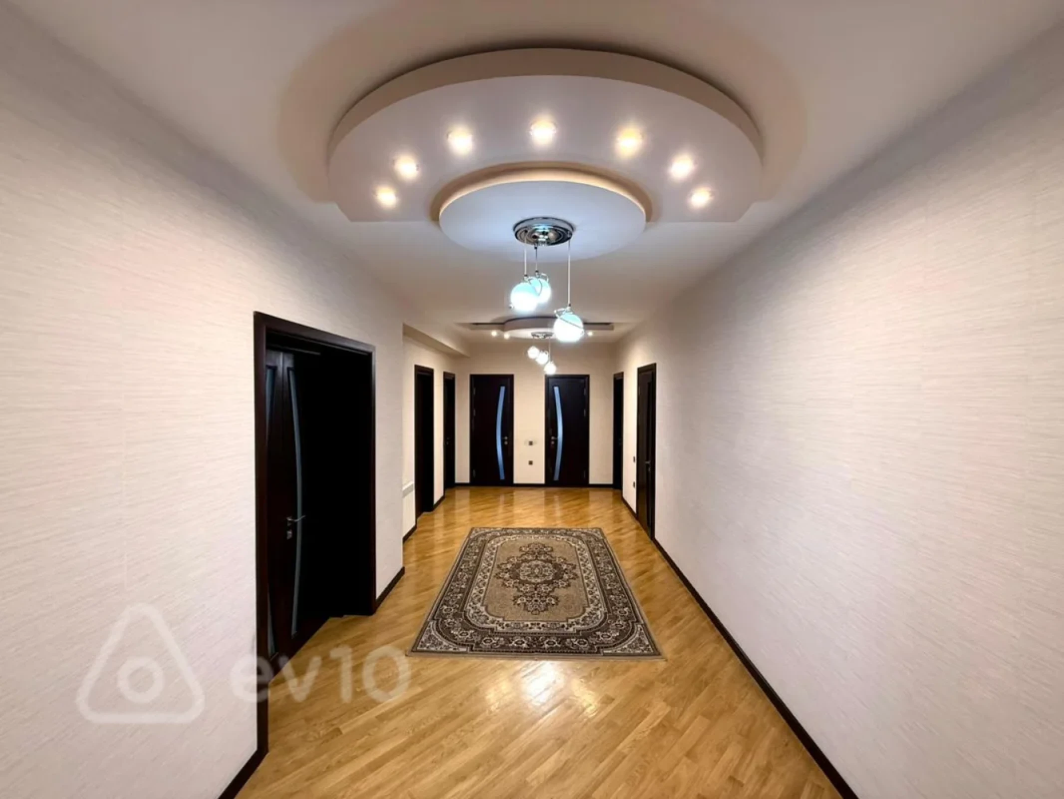 Kirayə verilir 3 otaqlı yeni tikili 135 m²