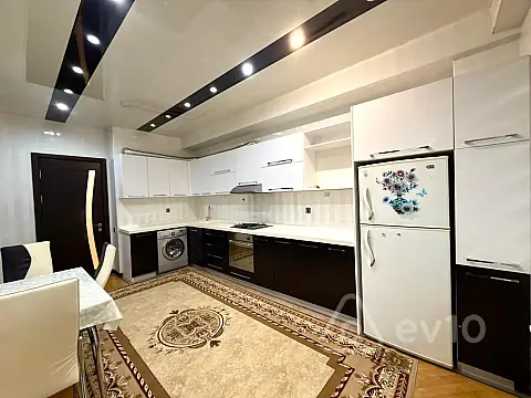 Kirayə verilir 3 otaqlı yeni tikili 135 m²
