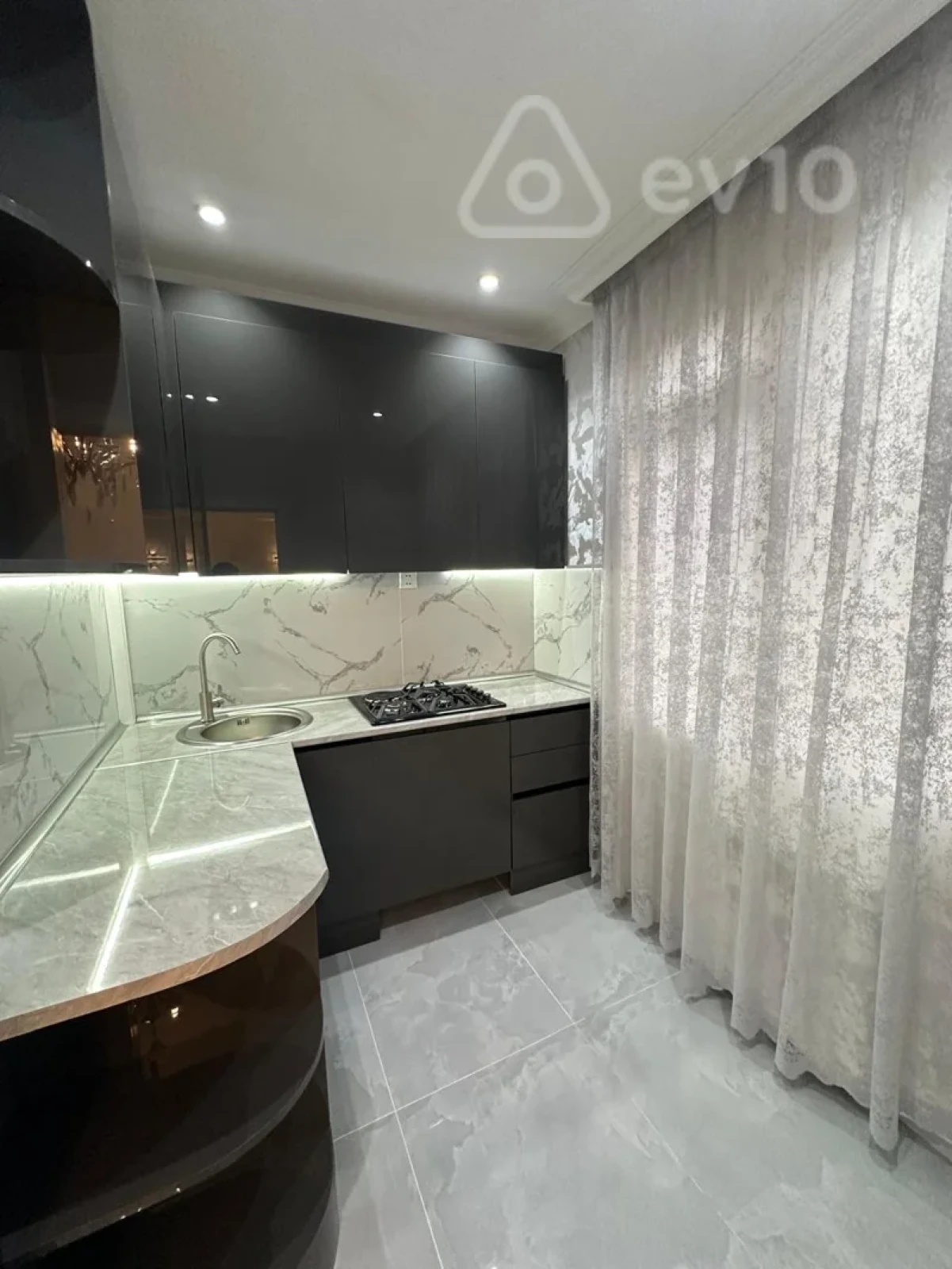 Satılır 2 otaqlı köhnə tikili 48 m²