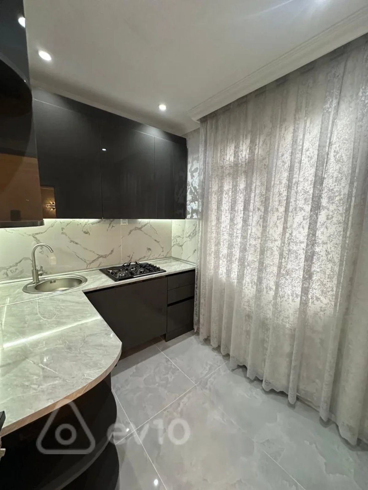 Satılır 2 otaqlı köhnə tikili 48 m²