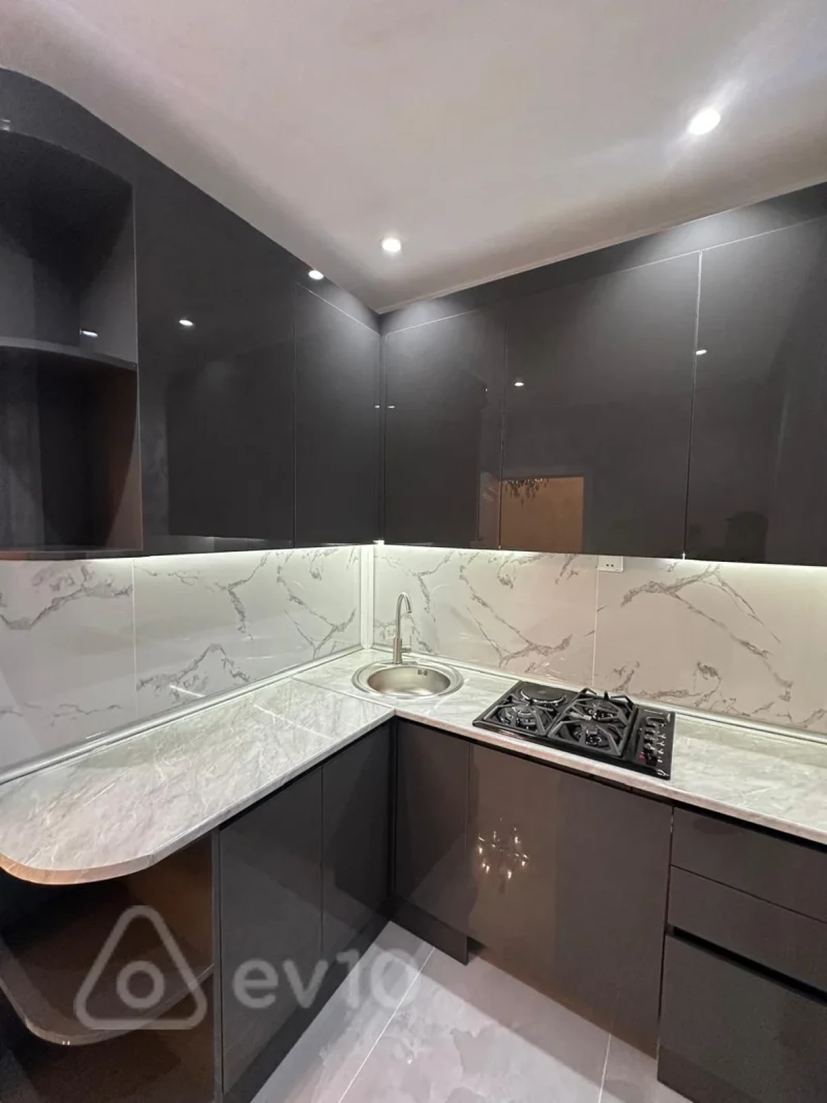 Satılır 2 otaqlı köhnə tikili 48 m²