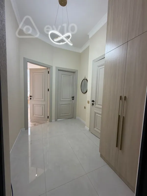 Kirayə verilir 2 otaqlı yeni tikili 70 m²