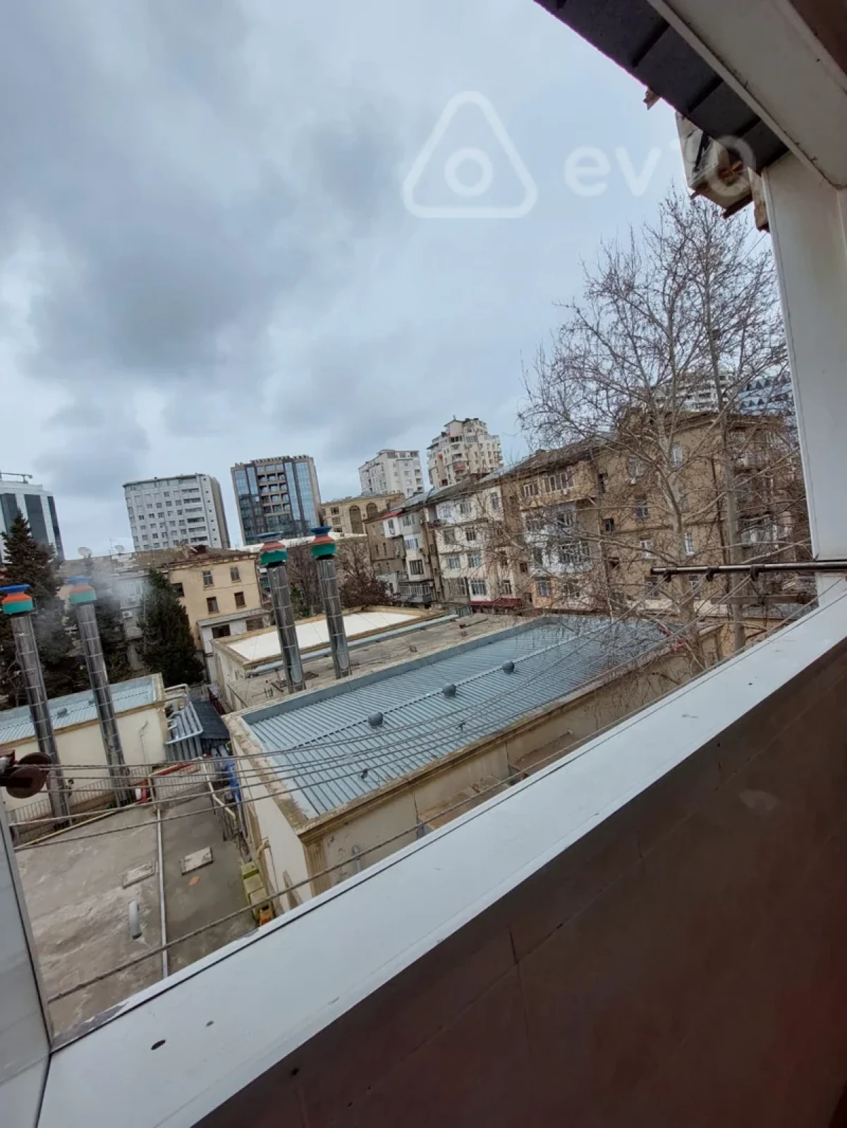 Kirayə verilir 21 otaqlı köhnə tikili 70 m²