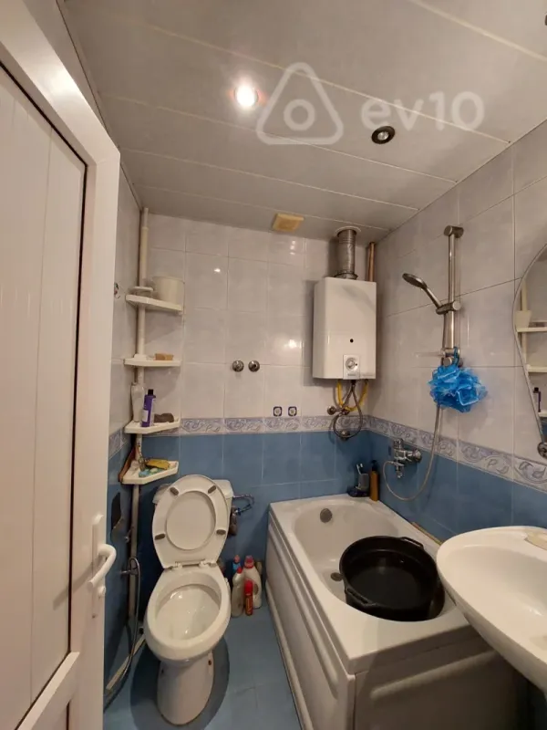 Kirayə verilir 21 otaqlı köhnə tikili 70 m²