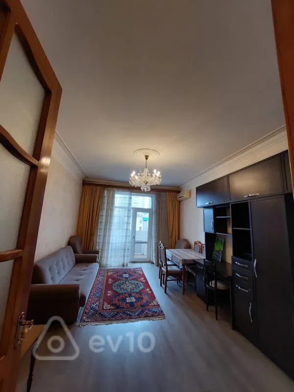 Kirayə verilir 21 otaqlı köhnə tikili 70 m²