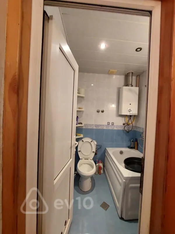 Kirayə verilir 21 otaqlı köhnə tikili 70 m²