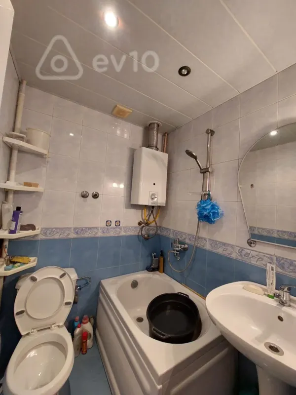 Kirayə verilir 21 otaqlı köhnə tikili 70 m²