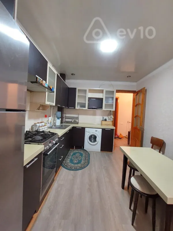 Kirayə verilir 21 otaqlı köhnə tikili 70 m²