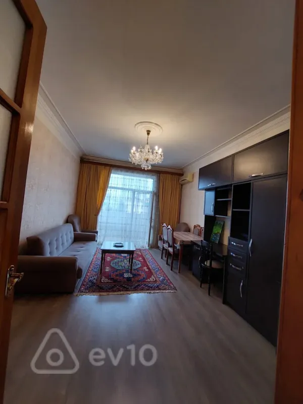 Kirayə verilir 21 otaqlı köhnə tikili 70 m²