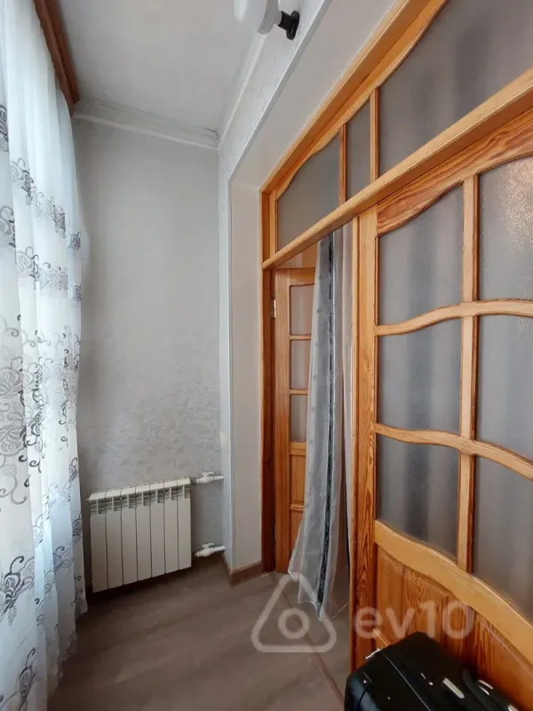 Kirayə verilir 21 otaqlı köhnə tikili 70 m²