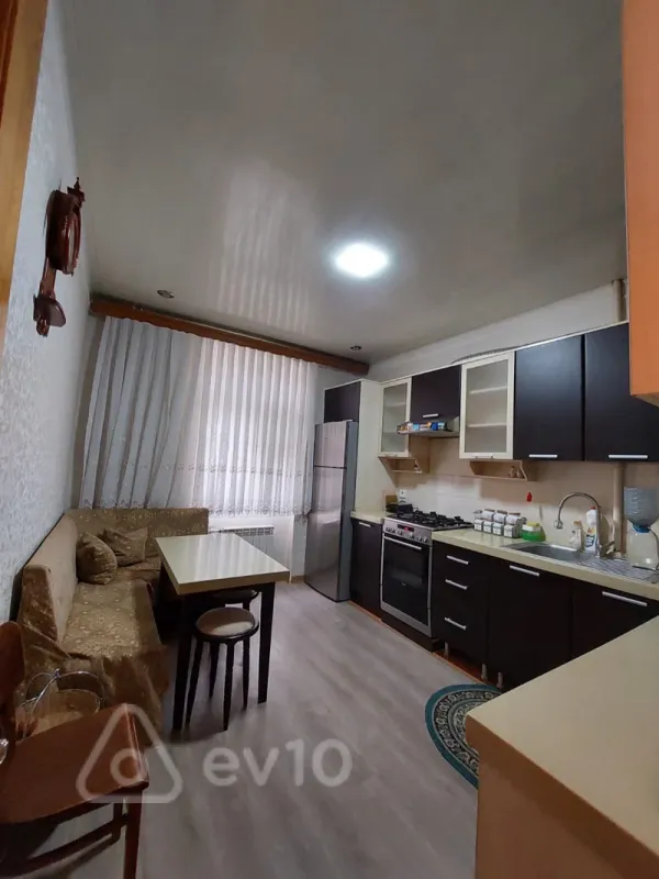 Kirayə verilir 21 otaqlı köhnə tikili 70 m²
