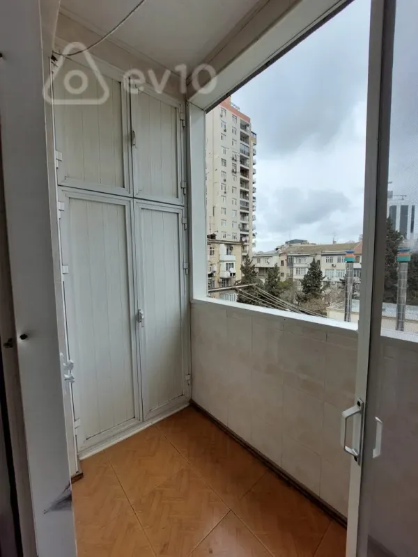 Kirayə verilir 21 otaqlı köhnə tikili 70 m²