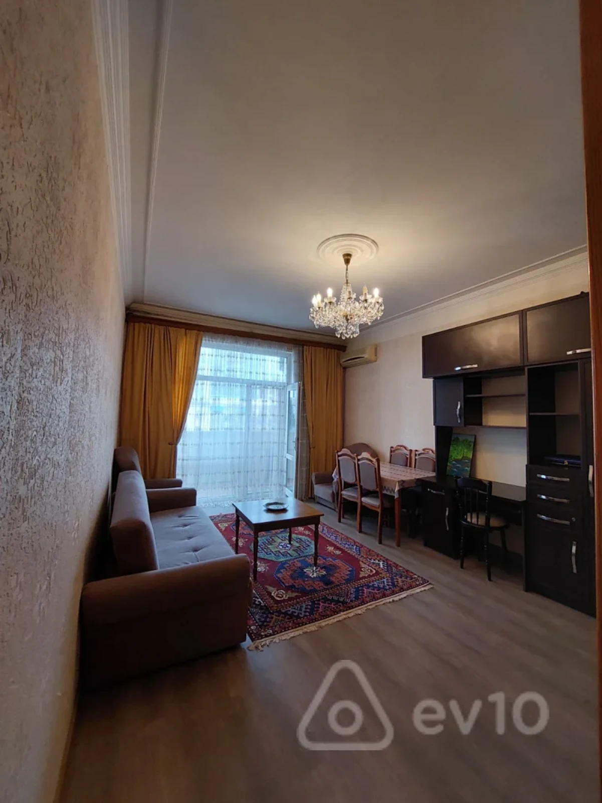 Kirayə verilir 21 otaqlı köhnə tikili 70 m²