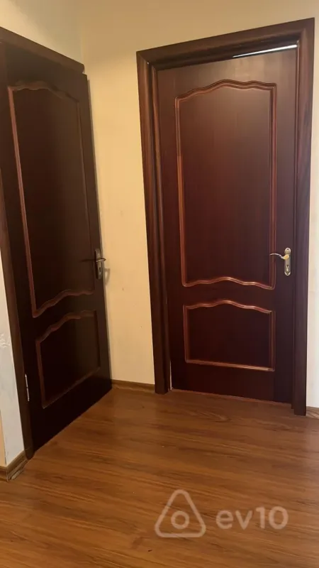 Kirayə verilir 3 otaqlı köhnə tikili 75 m²