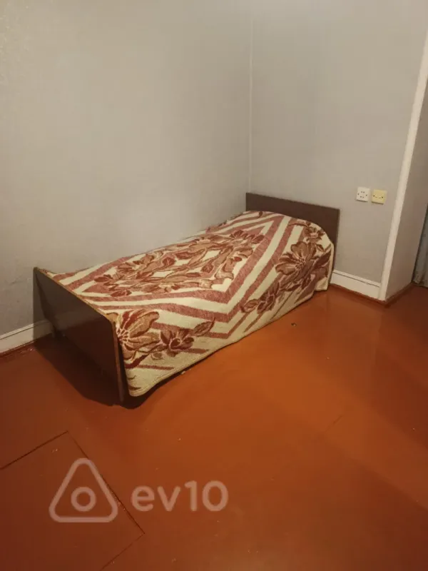 Kirayə verilir 2 otaqlı köhnə tikili 55 m²