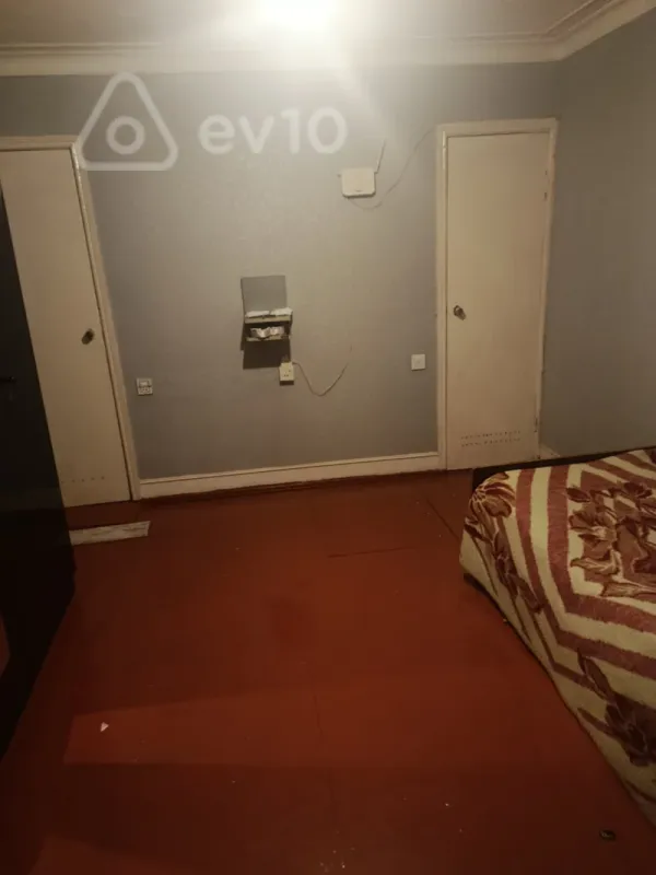 Kirayə verilir 2 otaqlı köhnə tikili 55 m²