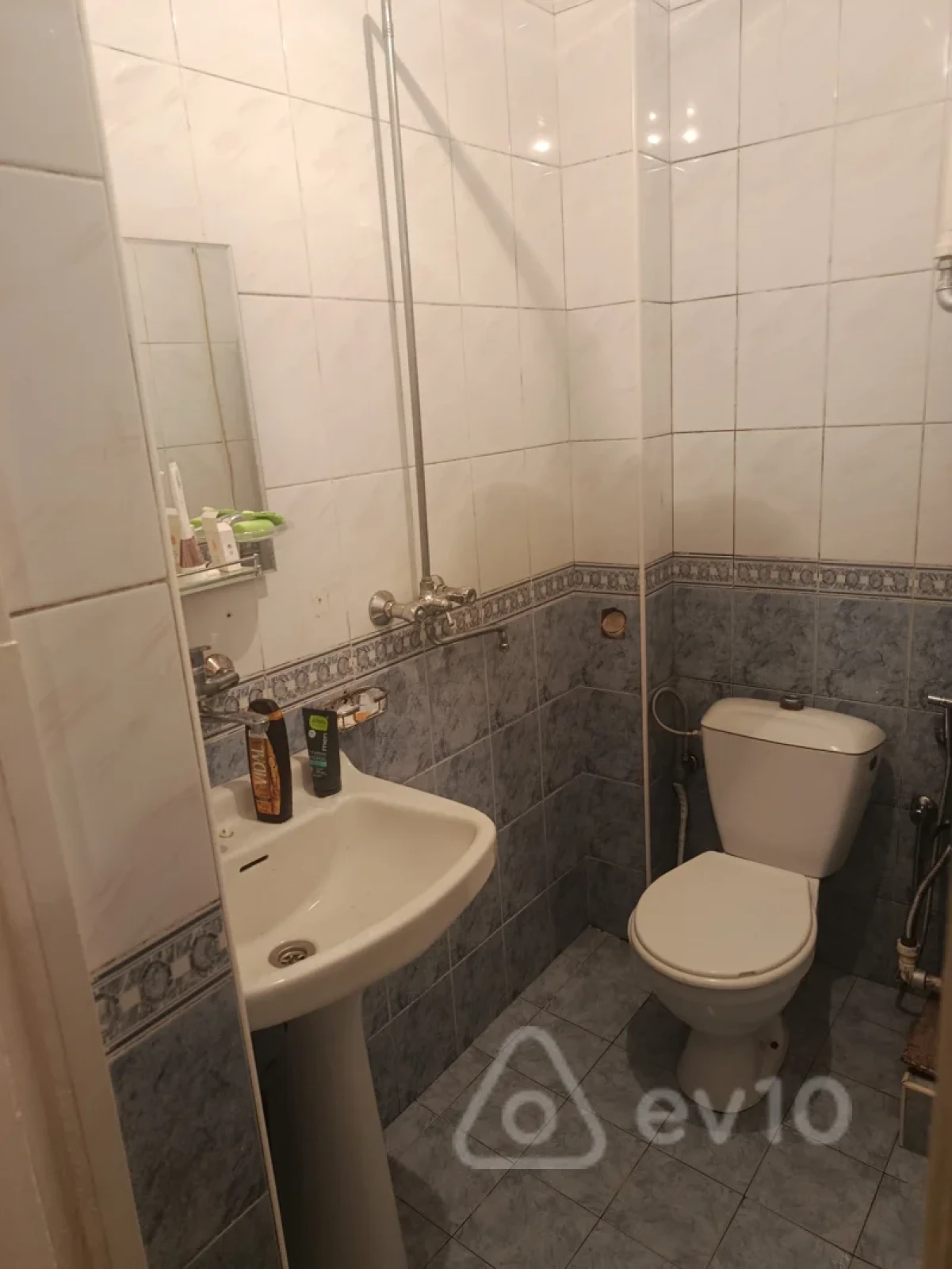 Kirayə verilir 2 otaqlı köhnə tikili 55 m²