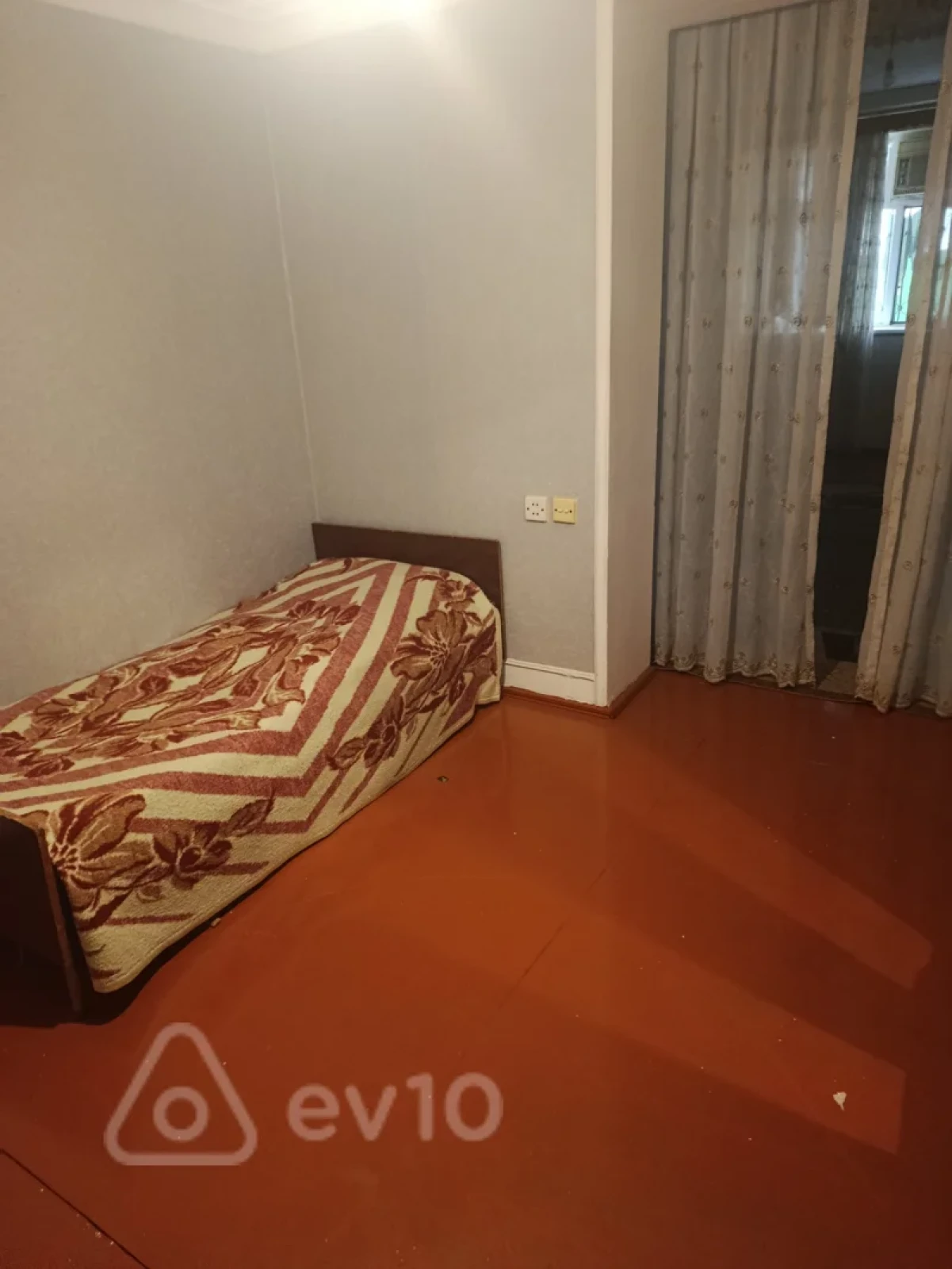 Kirayə verilir 2 otaqlı köhnə tikili 55 m²