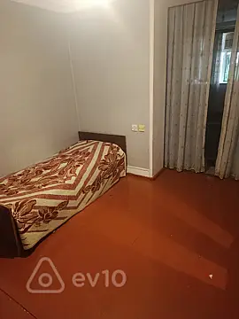 Kirayə verilir 2 otaqlı köhnə tikili 55 m²