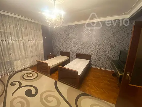 Kirayə verilir 3 otaqlı köhnə tikili 85 m²