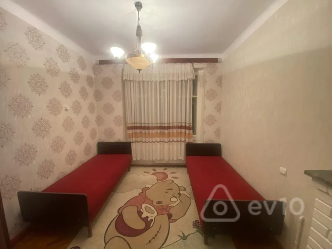 Kirayə verilir 3 otaqlı köhnə tikili 85 m²