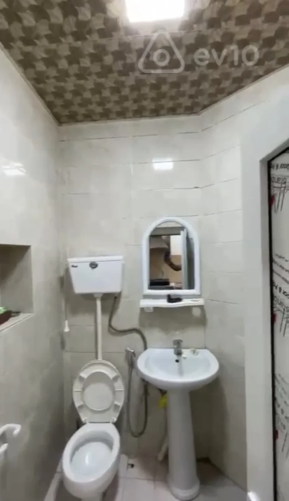 Kirayə verilir 2 otaqlı köhnə tikili 60 m²