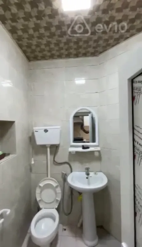 Kirayə verilir 2 otaqlı köhnə tikili 60 m²