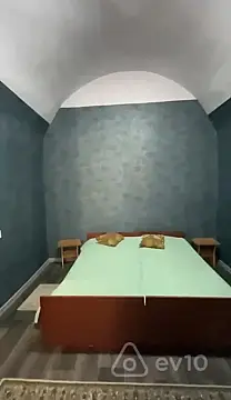 Kirayə verilir 2 otaqlı köhnə tikili 60 m²