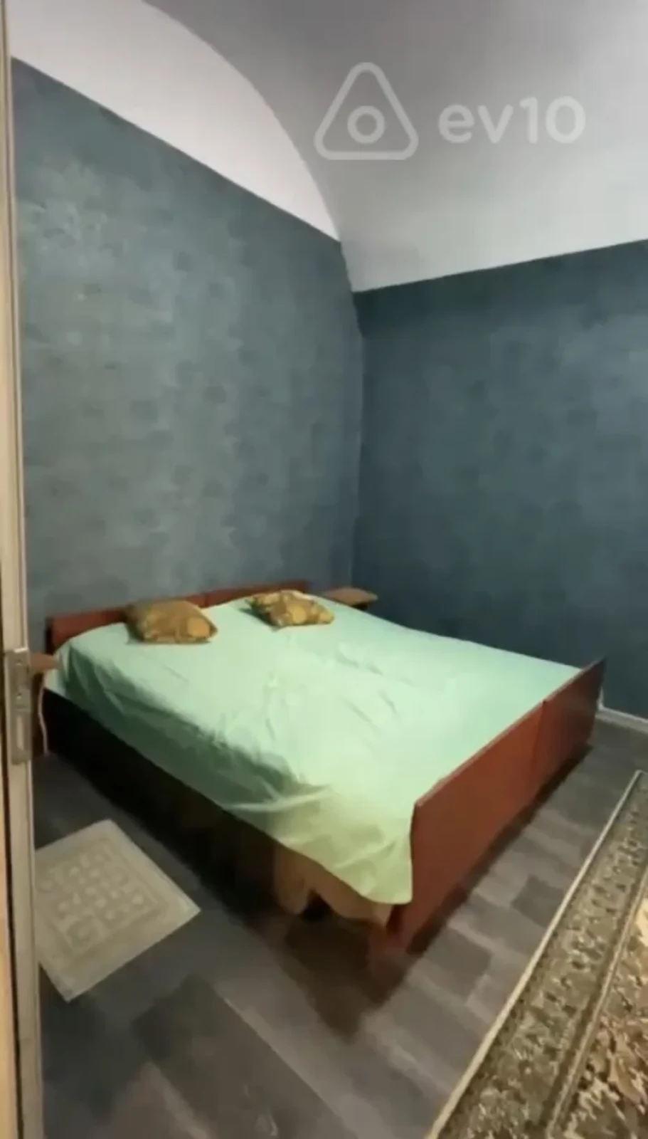 Kirayə verilir 2 otaqlı köhnə tikili 60 m²