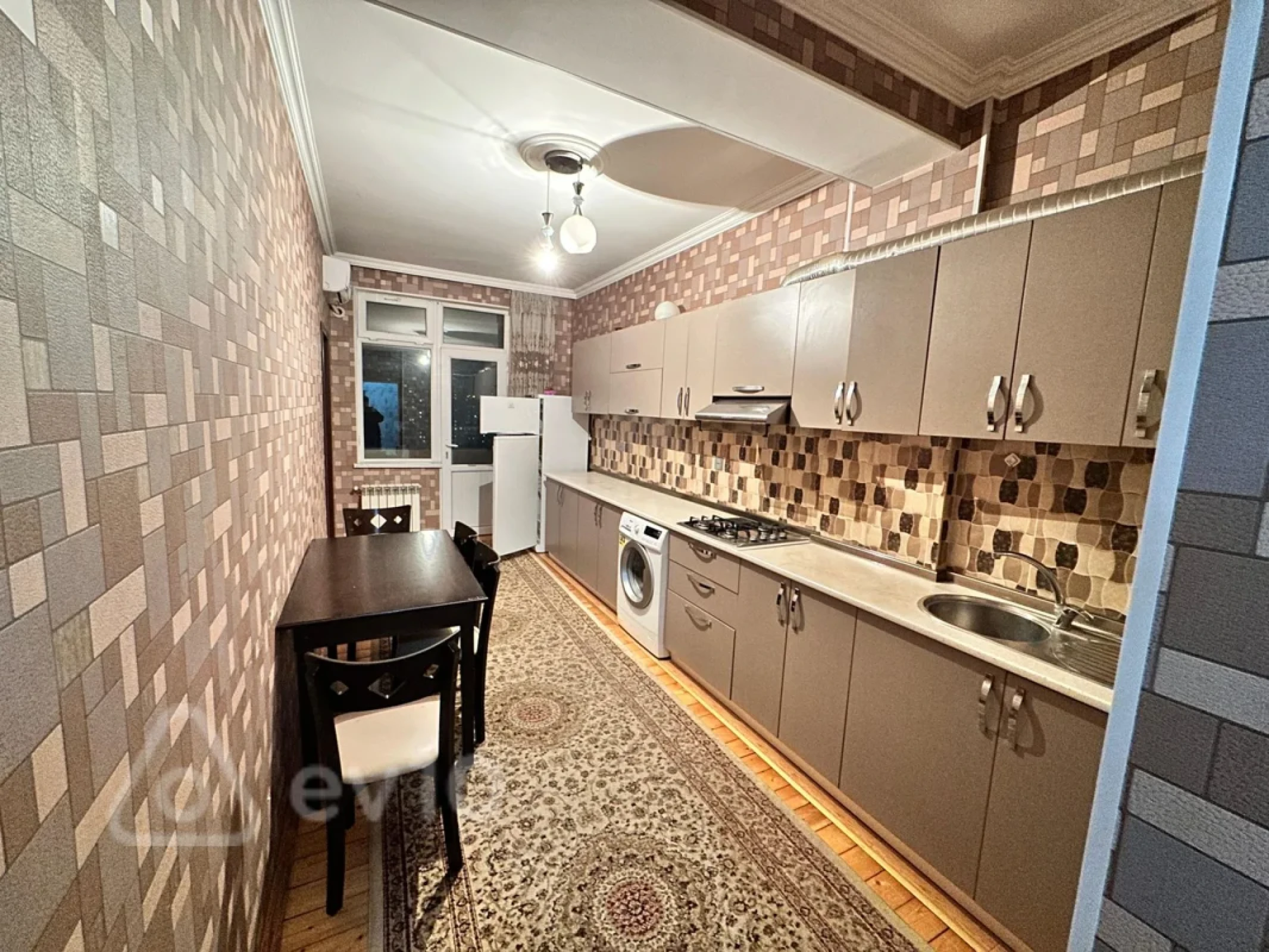 Kirayə verilir 2 otaqlı yeni tikili 70 m²