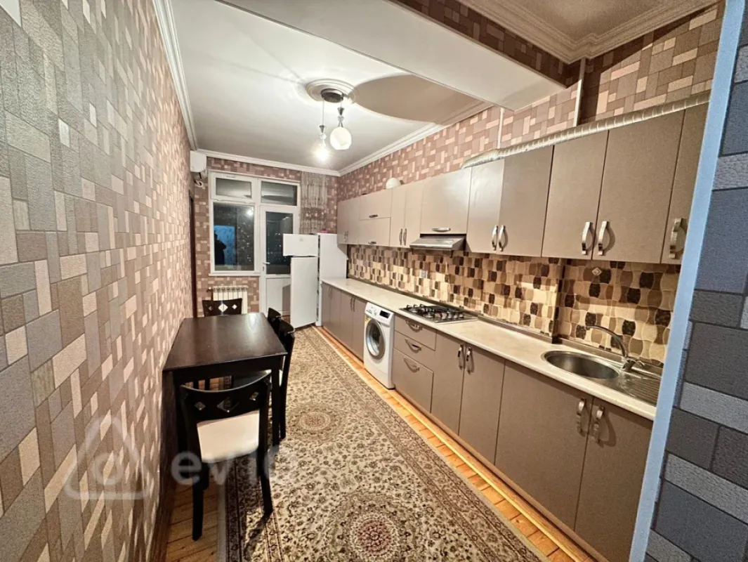 Kirayə verilir 2 otaqlı yeni tikili 70 m²
