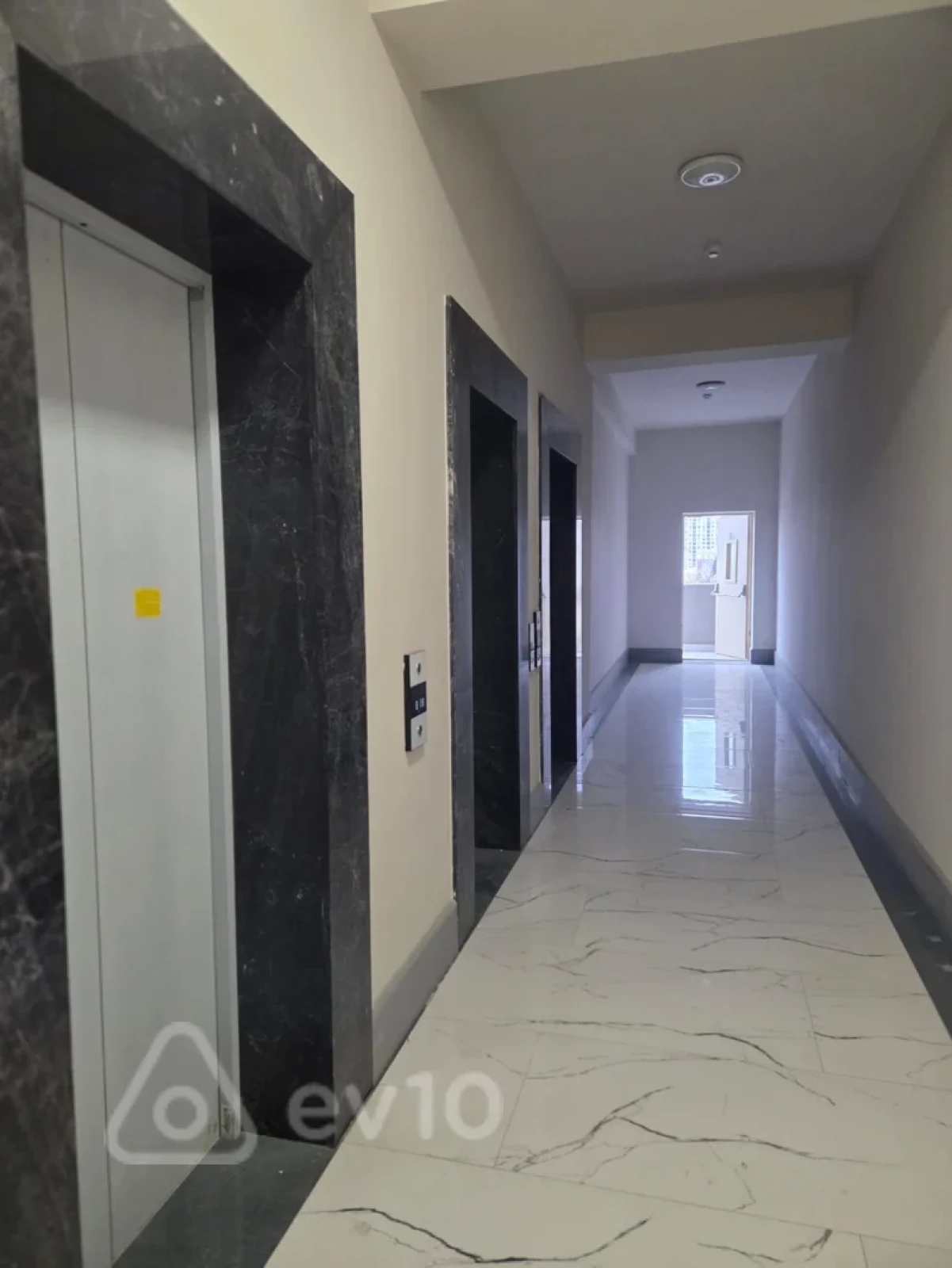 Satılır 3 otaqlı yeni tikili 133 m²