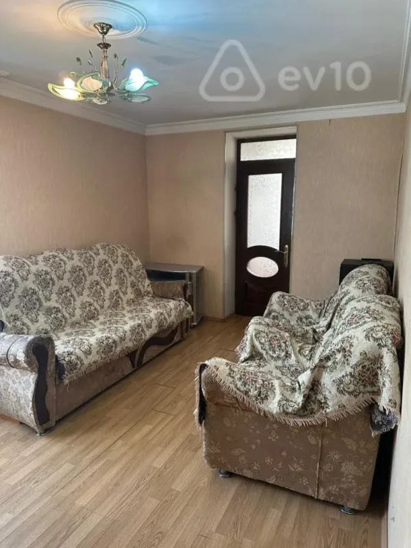 Kirayə verilir 2 otaqlı köhnə tikili 45 m²