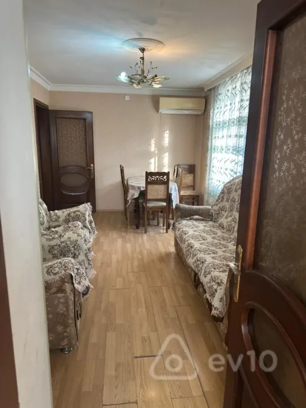 Kirayə verilir 2 otaqlı köhnə tikili 45 m²