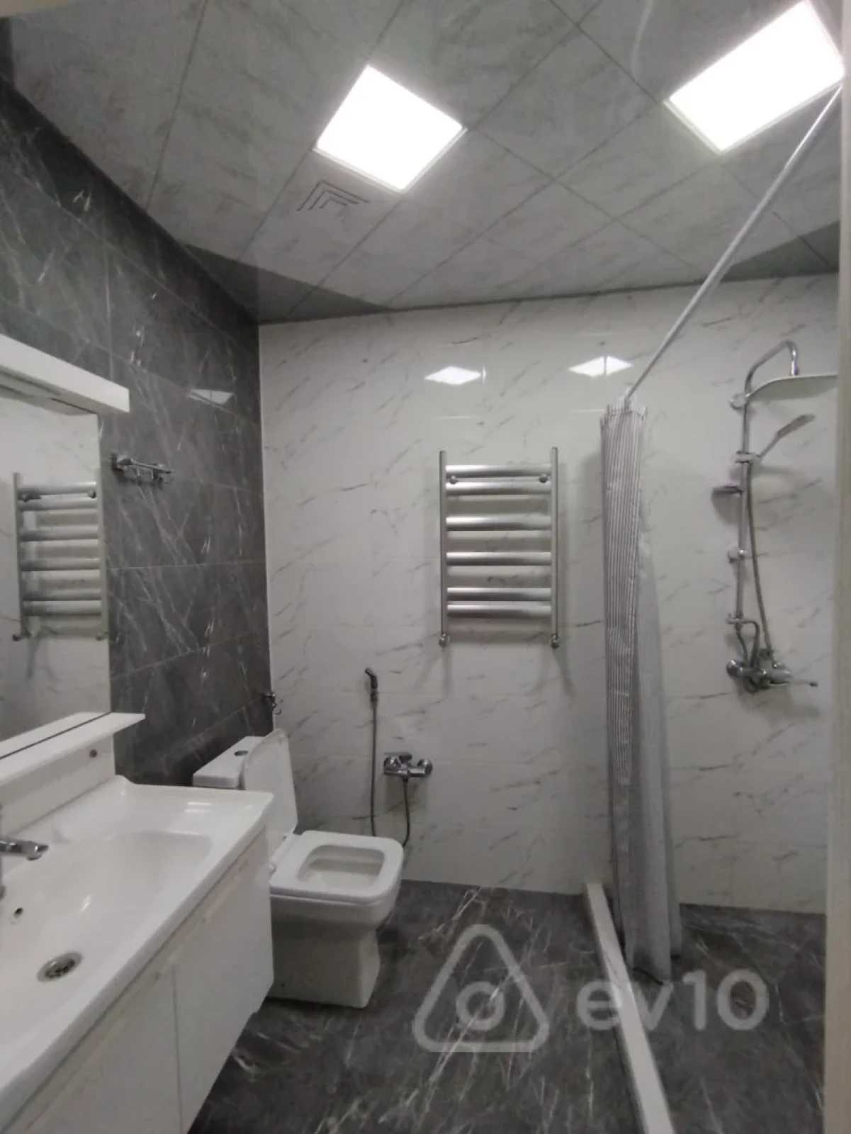 Satılır 2 otaqlı yeni tikili 70 m²