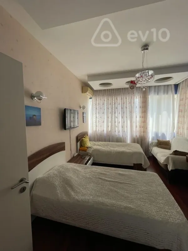 Kirayə verilir 3 otaqlı yeni tikili 150 m²