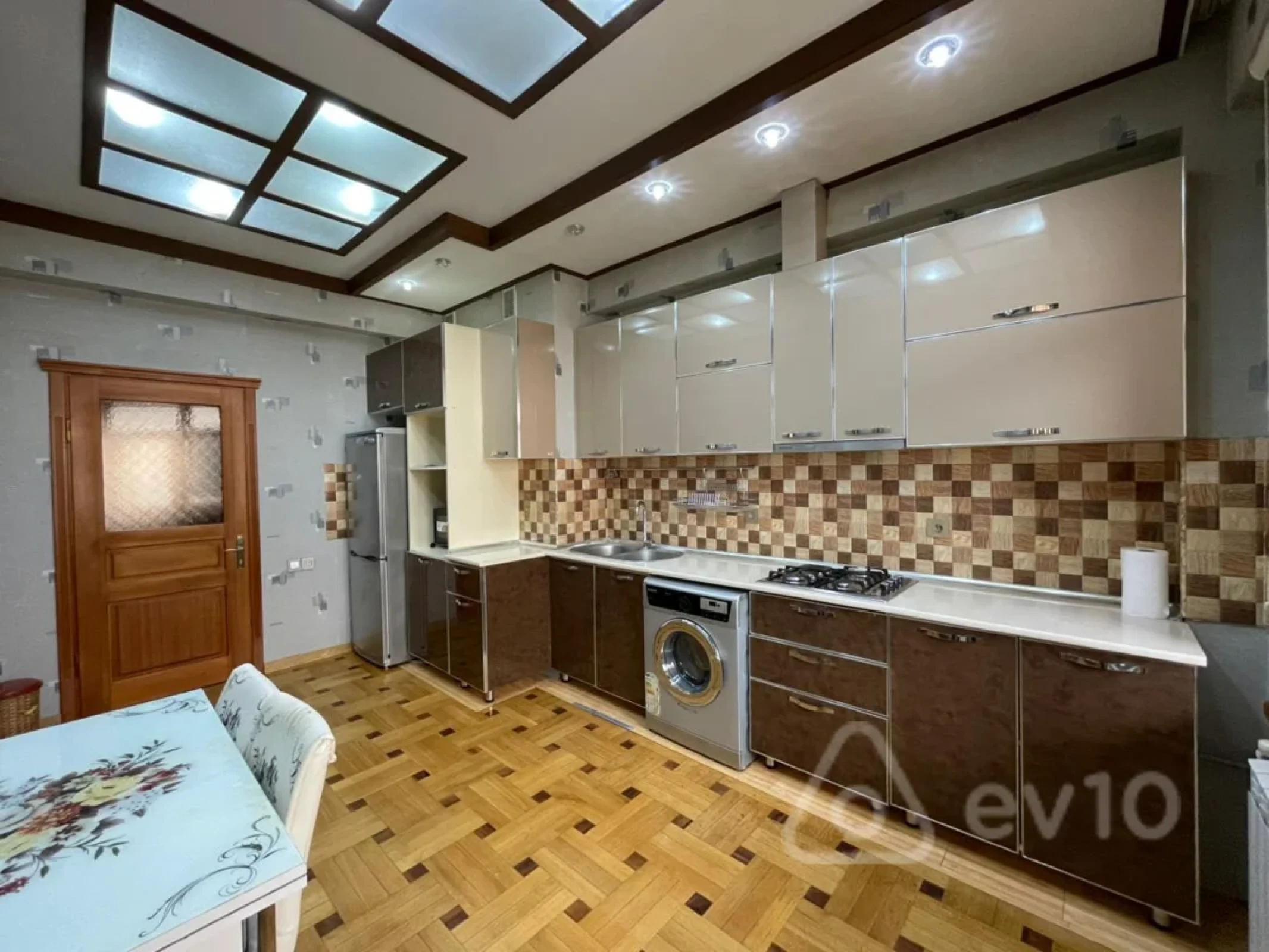 Kirayə verilir 3 otaqlı yeni tikili 100 m²