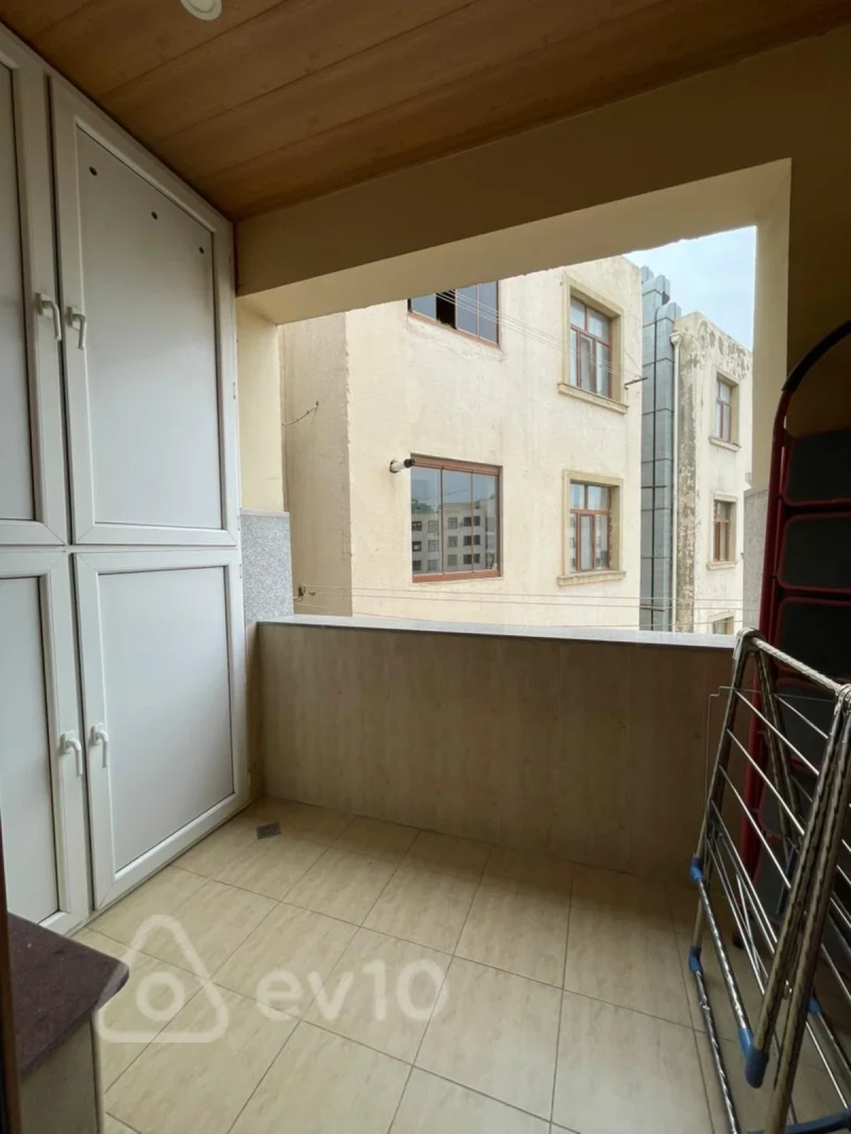 Kirayə verilir 3 otaqlı yeni tikili 100 m²