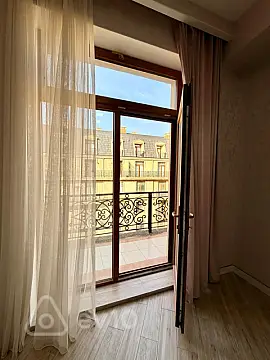 Kirayə verilir 2 otaqlı yeni tikili 100 m²